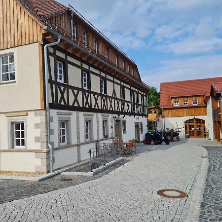 Walddorf  Familien- Und Apartmenthotel Lerchenberghof מראה חיצוני תמונה