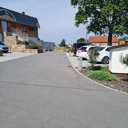 Walddorf  Familien- Und Apartmenthotel Lerchenberghof מראה חיצוני תמונה