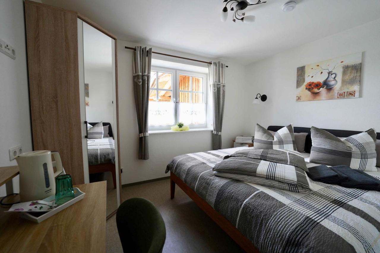 Walddorf  Familien- Und Apartmenthotel Lerchenberghof מראה חיצוני תמונה