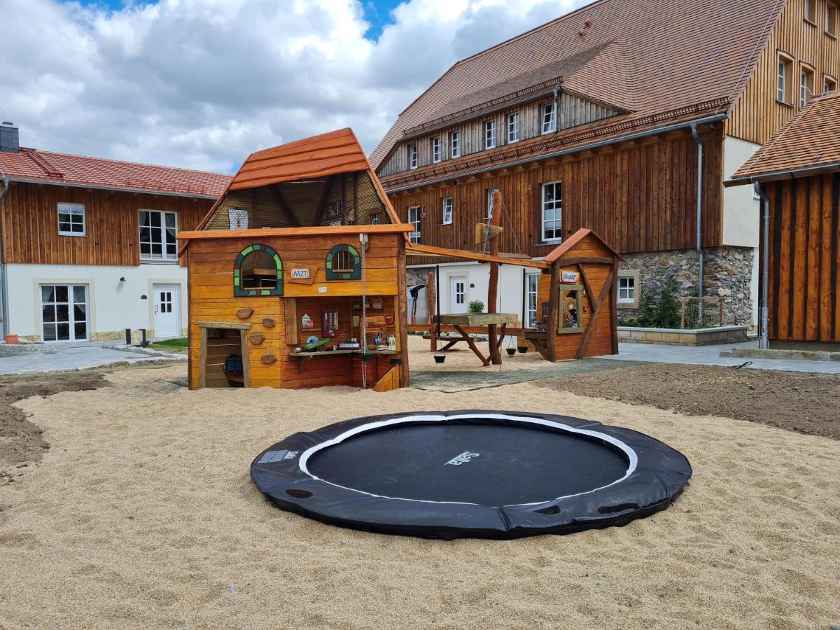 Walddorf  Familien- Und Apartmenthotel Lerchenberghof מראה חיצוני תמונה