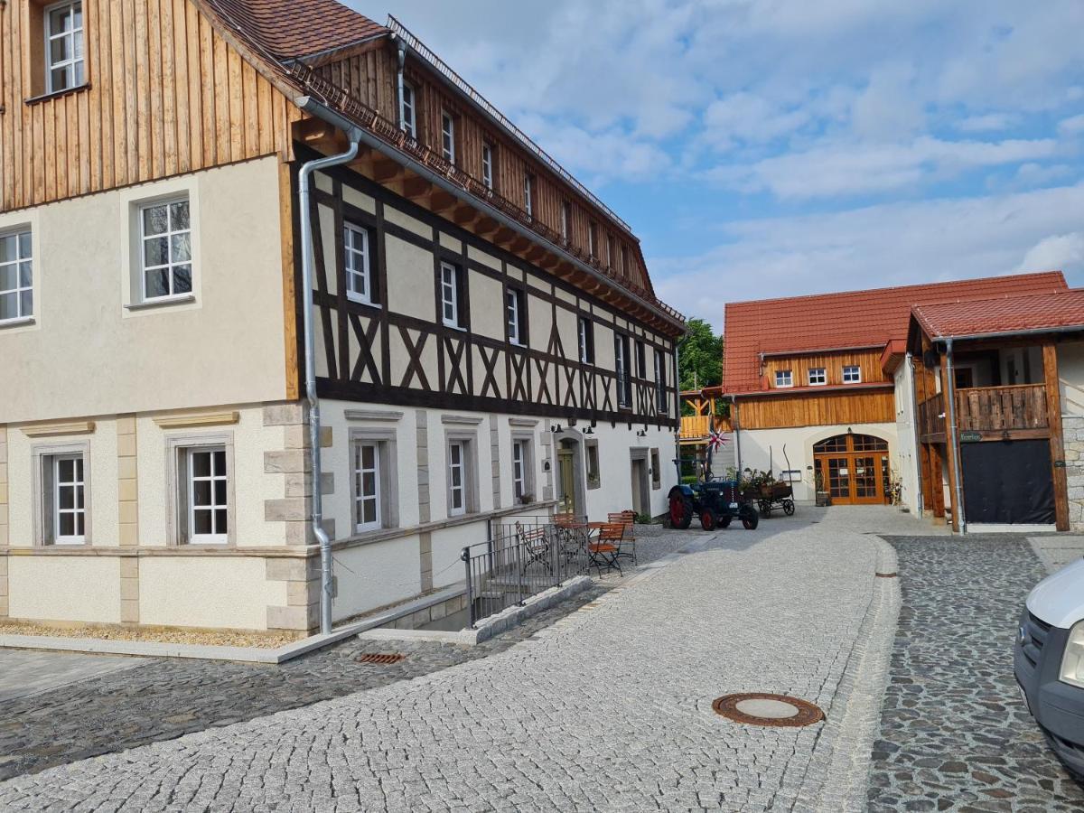 Walddorf  Familien- Und Apartmenthotel Lerchenberghof מראה חיצוני תמונה