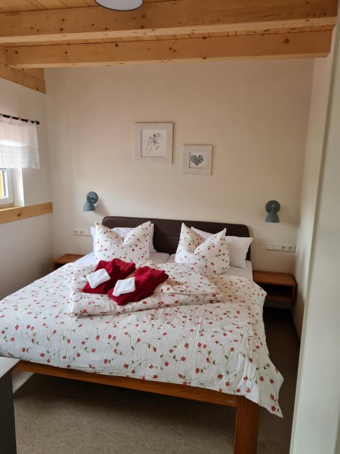 Walddorf  Familien- Und Apartmenthotel Lerchenberghof מראה חיצוני תמונה