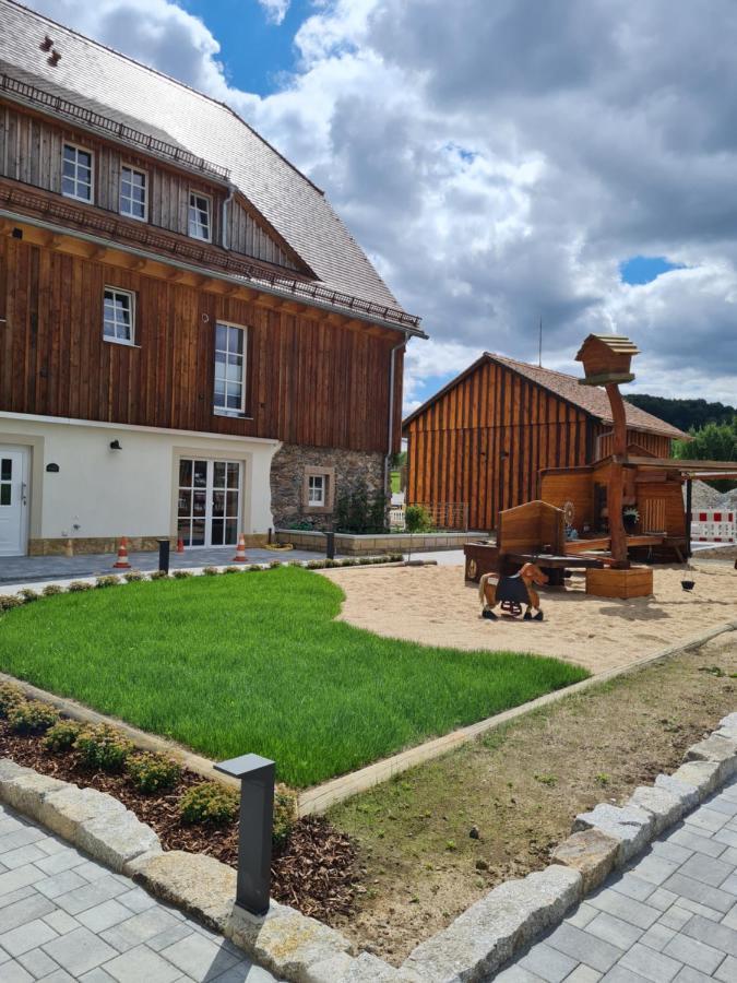 Walddorf  Familien- Und Apartmenthotel Lerchenberghof מראה חיצוני תמונה